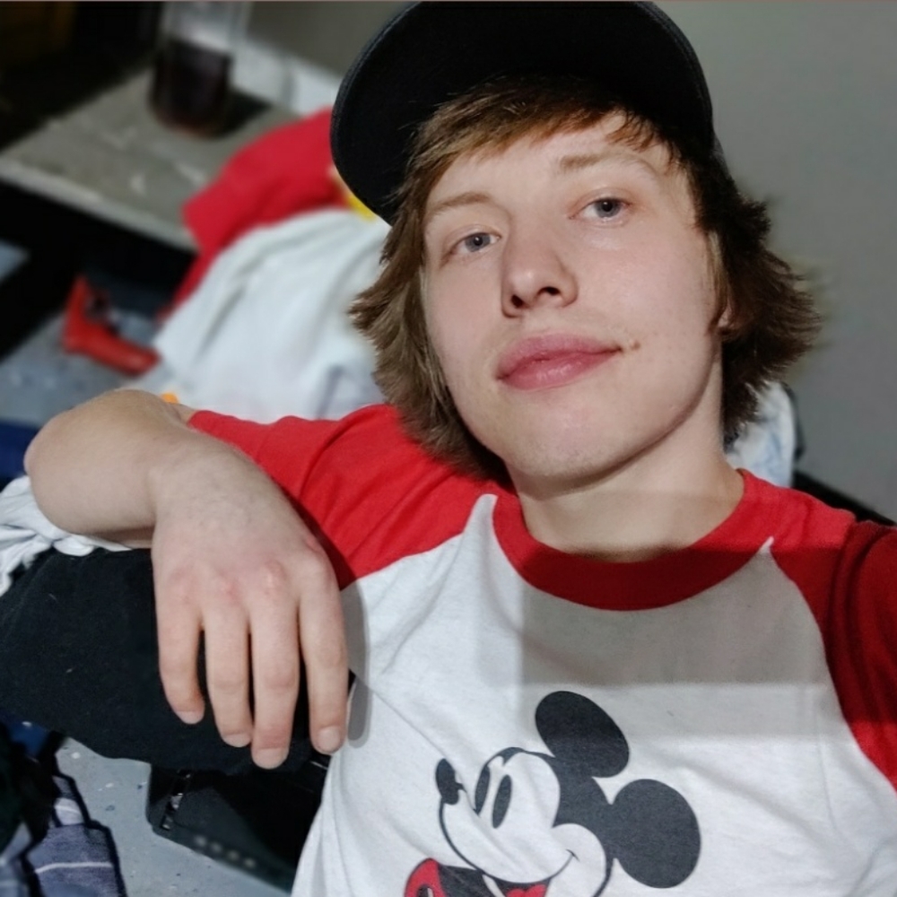 Meet your Posher, Justin (Justy) ✌🏿👽✌🏿